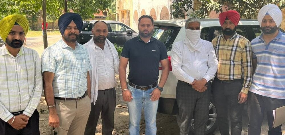 ਰਿਸ਼ਵਤ ਲੈਂਦਾ ਪਟਵਾਰੀ ਕਾਬੂ:- ਇੰਤਕਾਲ ਵਿੱਚ ਸੋਧ ਕਰਨ ਬਦਲੇ ਉਕਤ ਪਟਵਾਰੀ ਨੇ ਰਿਸ਼ਵਤ ਦੀ ਕੀਤੀ ਮੰਗ